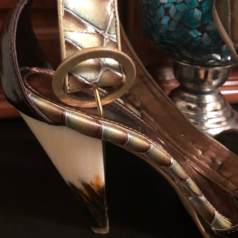 Shoes - Picture 2 of 11